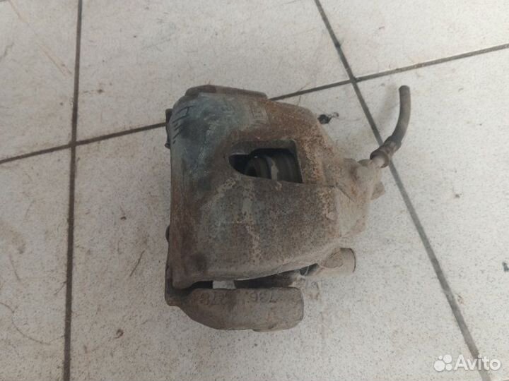 Суппорт тормозной передний правый Ford Focus shda