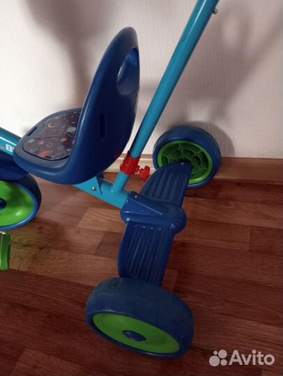 Трехколесный велосипед с ручкой