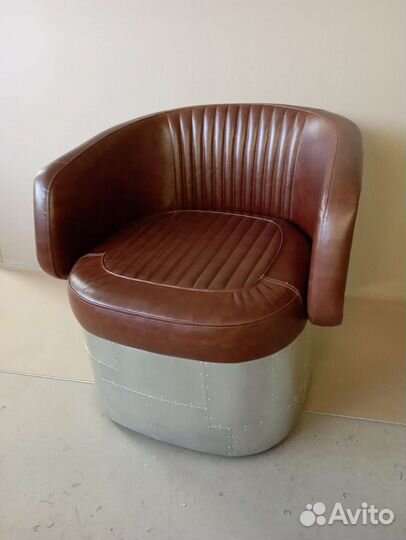 Кожанное кресло