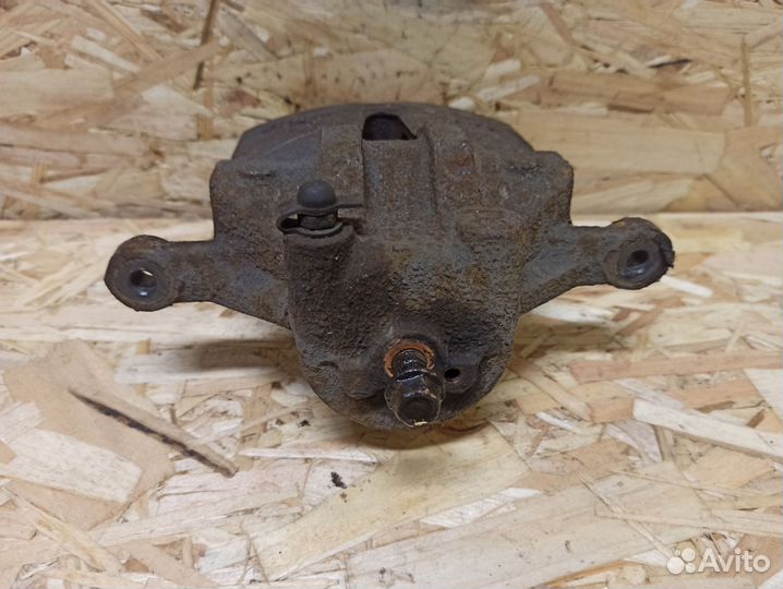 Суппорт передний правый Kia Ceed ED