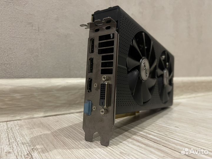 Видеокарта Sapphire Nitro+ RX570 4GB из компьютера