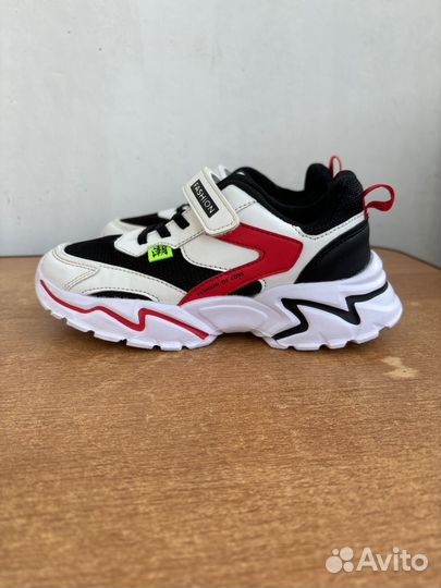 Кроссовки новые