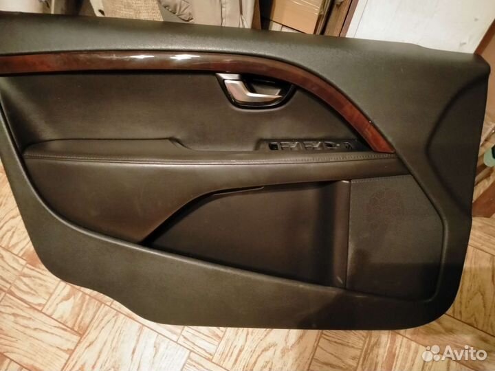 Обивка дверей на volvo xc70 комлект