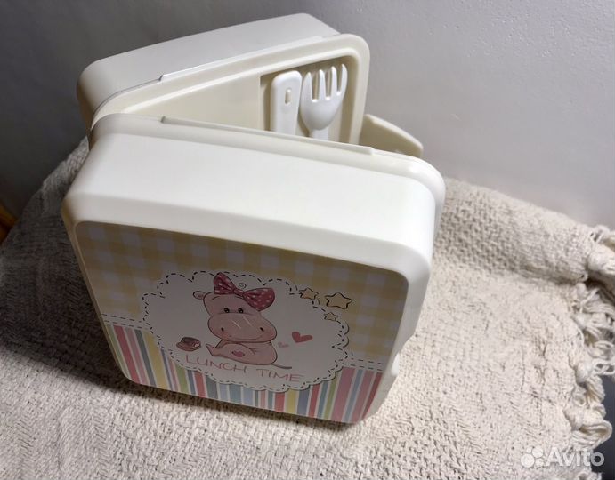 Милый ланчбокс с 2 отделами и приборами. Новый