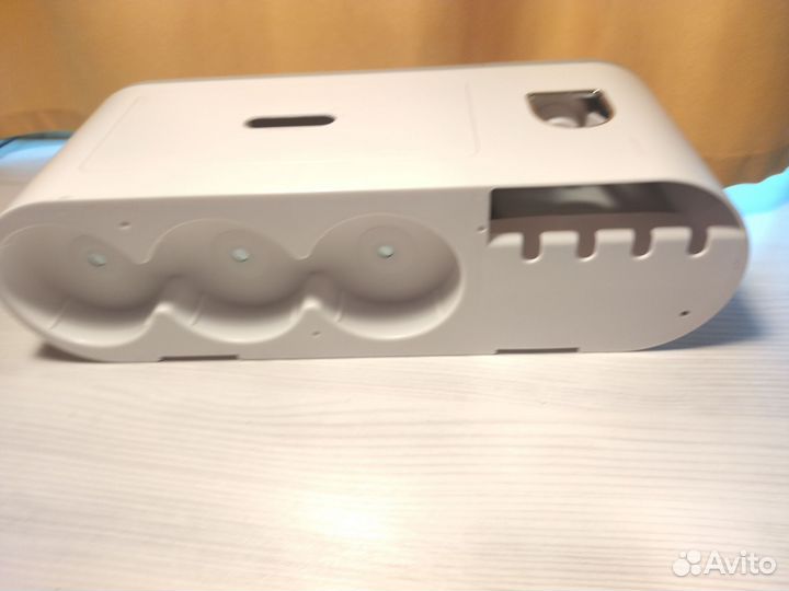 Диспенсер для зубной пасты с магнитными стаканами