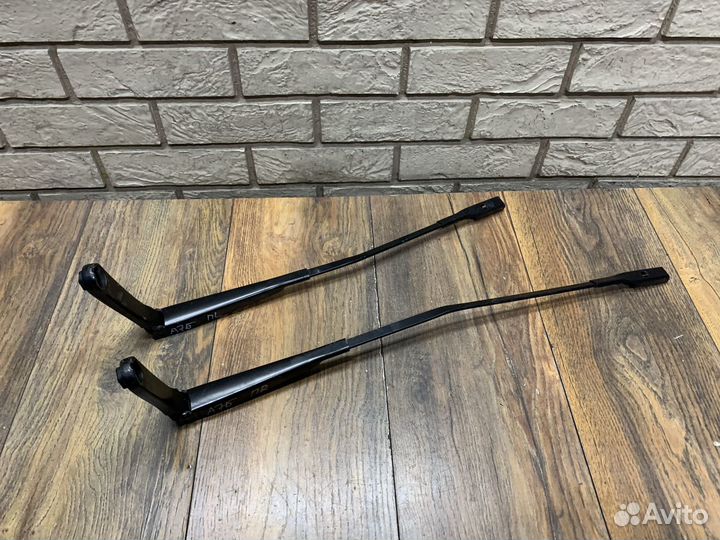 Audi A7 (4G8) Поводок стеклоочистителя передний