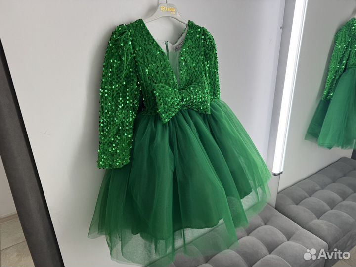 Нарядное платье снежинки 110 новое