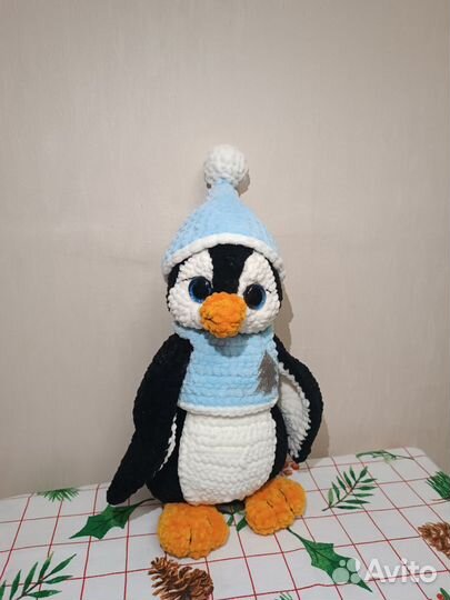 Вязанная игрушка пингвин