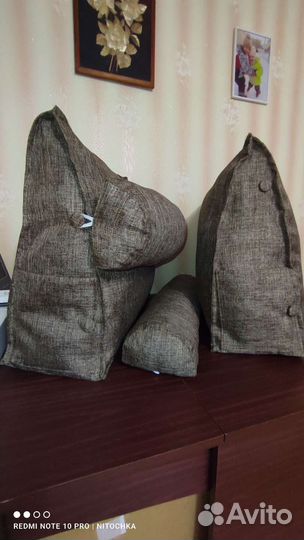 Подушки- треугольники с валиками