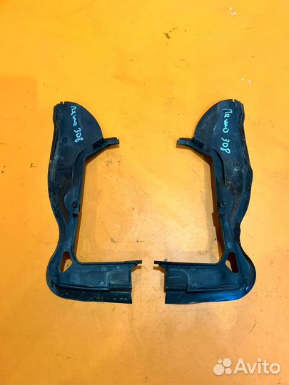 Накладка лобового стекла на Peugeot 308