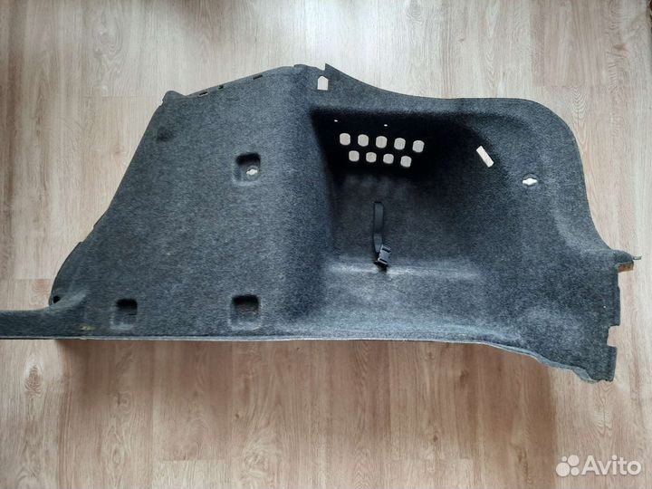 Обшивка багажника правая skoda octavia