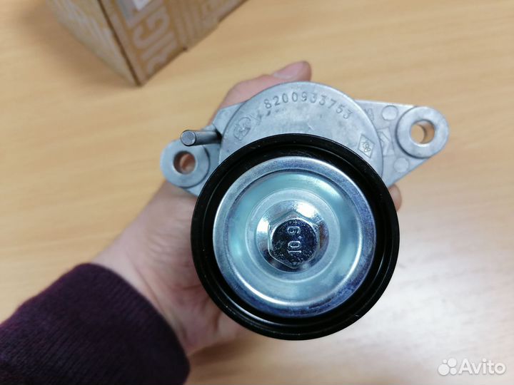 Ролик натяжной ремня генератора Renault 8200933753