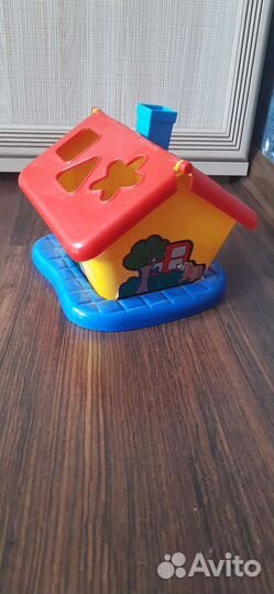 Игрушки (лошадка пони, конструктор)