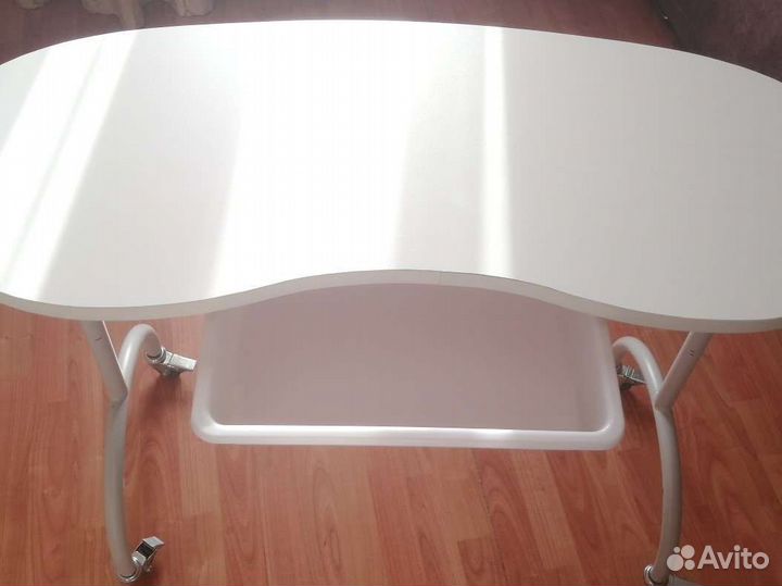 Маникюрный стол складной