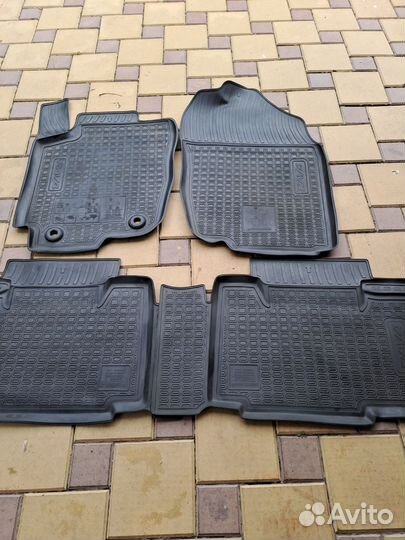 Автомобильные коврики резиновые