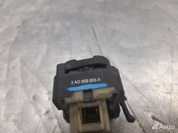 Кнопка стеклоподъемника Volkswagen Passat B4