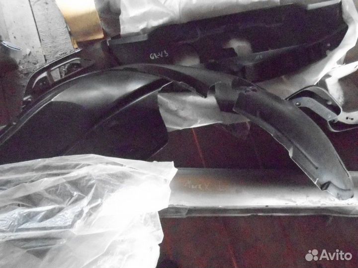 Подкрылок передний правый Ford Fiesta