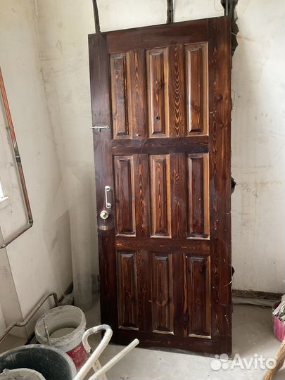 Дверь входная деревянная