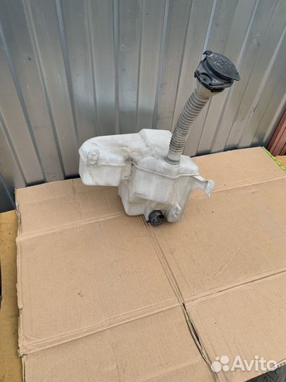 Бачок омывателя Lexus GS 300 450h 05-11 гв