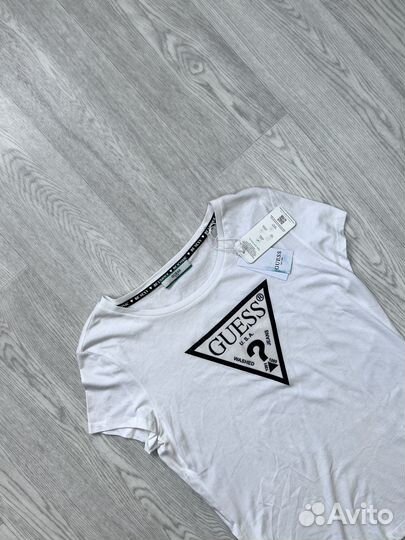 M Новая Guess Футболка