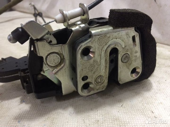 Замок двери Nissan Note