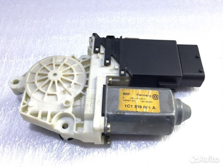 Моторчик стеклоподъемника Volkswagen Bora правый