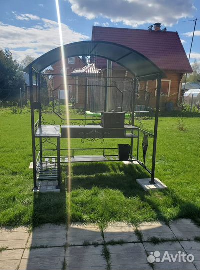 Мангал с крышей