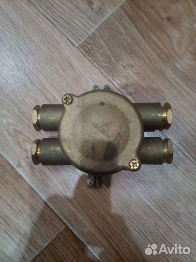 Латунный выключатель и распред коробка