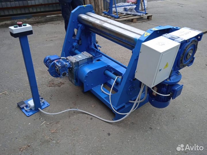 Вальцовочный станок трехвалковый (листогиб,вальцы)