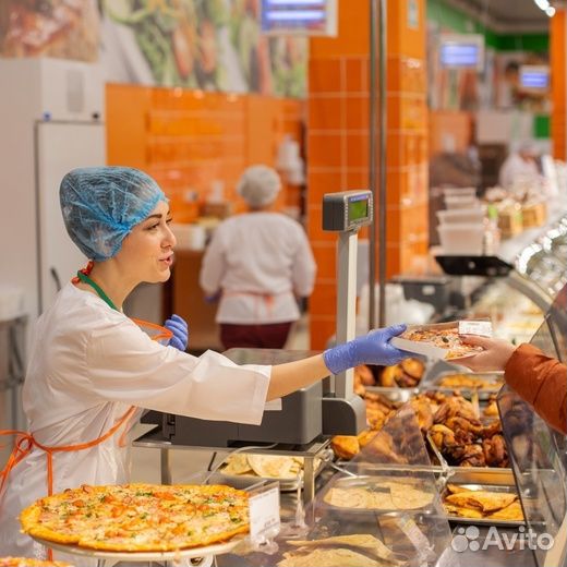 Продавец гастронома