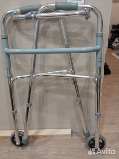 Ходунки для взрослых на колесах