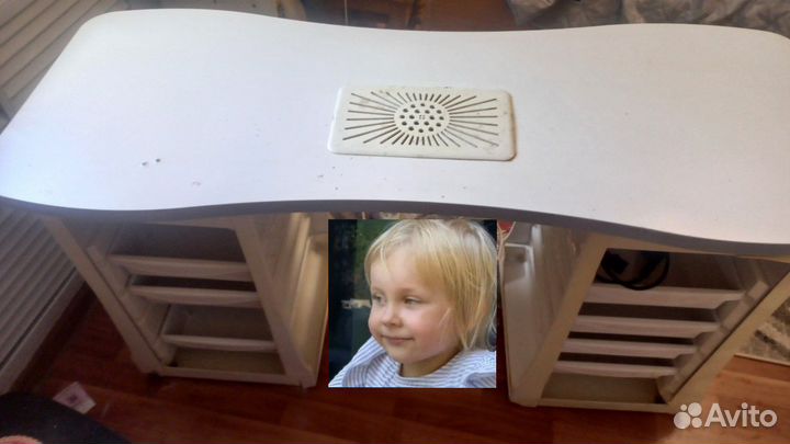 Стол маникюрный