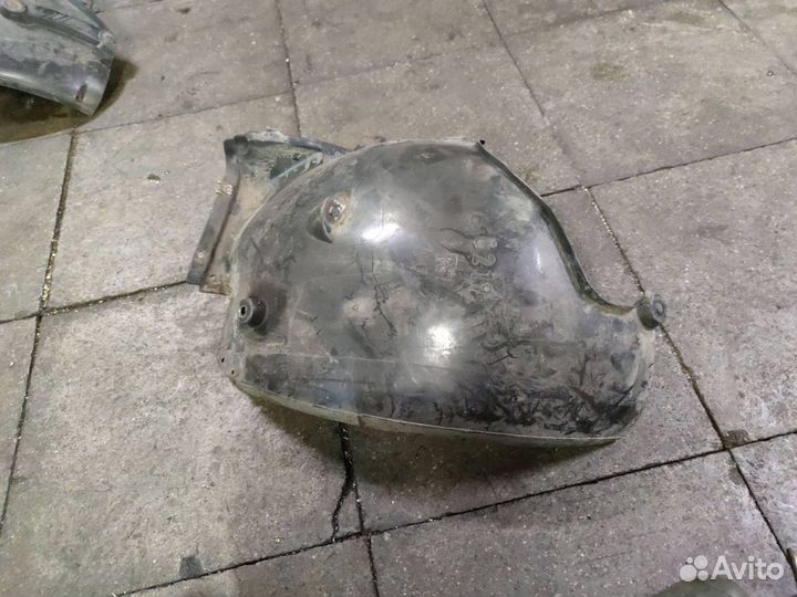 Задняя часть подкрылка переднего правого