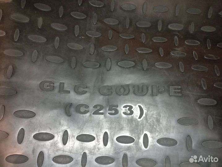 Резиновый коврик в багажник