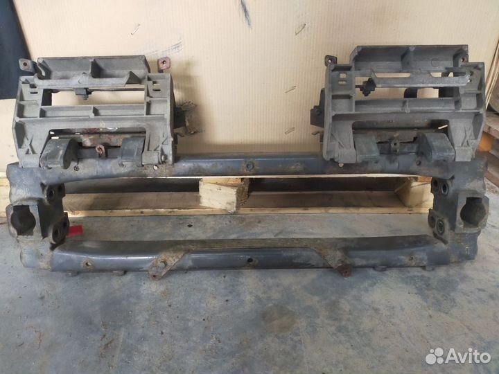 Кронштейн ступеней (обслуживающий)