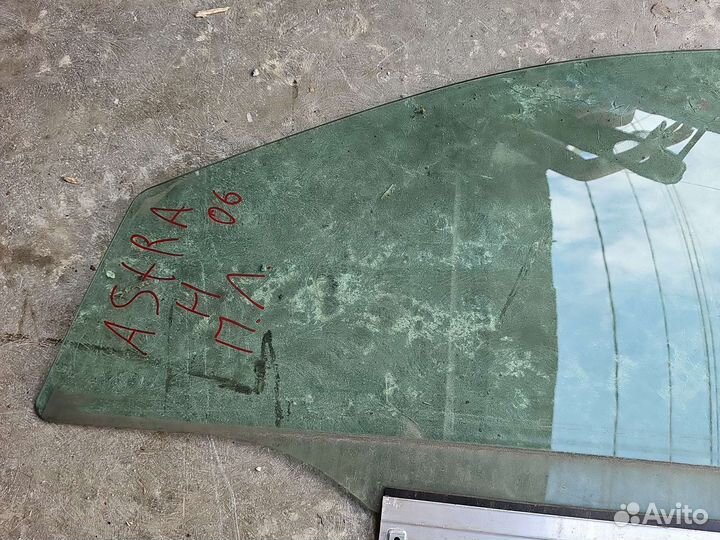 Стекло двери переднее левое Opel Astra H 2006г