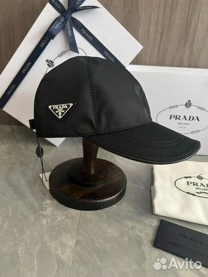 Кепка черная Prada