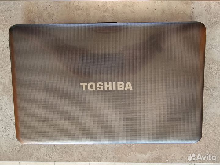 Ноутбук Toshiba. SSD 256, 4 Гб озу, Новый АКБ