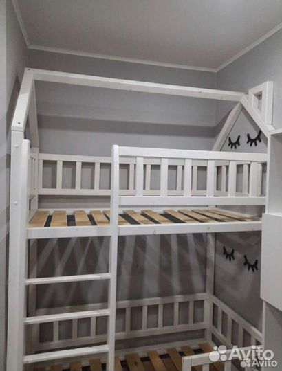 Кровать домик детская двухъярусная