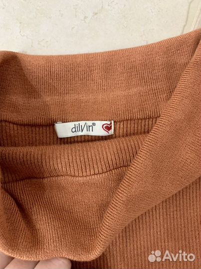 Платье с открытыми плечами dilvin