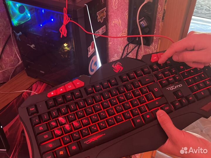 Клавиатура игровая и мышь игровая