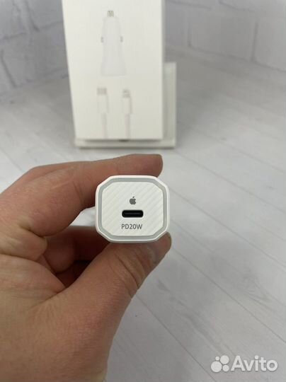 Автомобильная быстрая зарядка Apple iPhone 20W