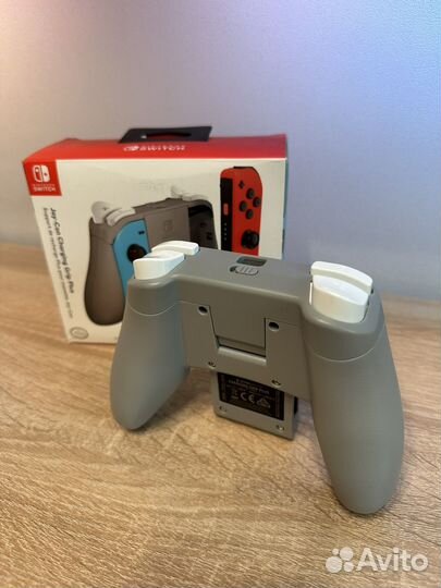 Подзаряжающий держатель Joy-Con Charging Grip