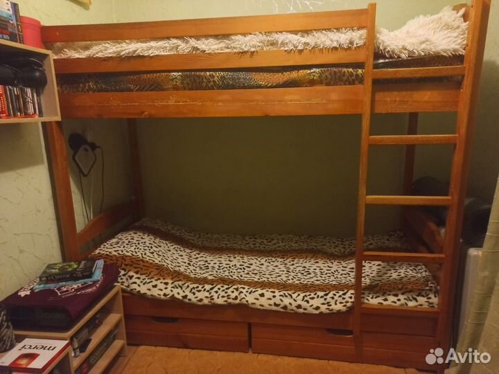 Кровать двухьярусная