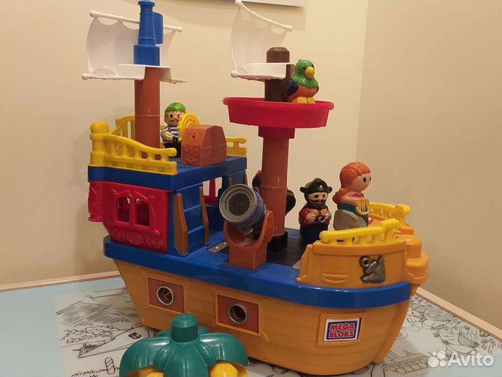 Конструктор Mega Bloks много