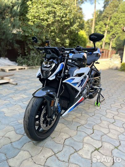 Новый BMW M1000R 2023, карбон пакет