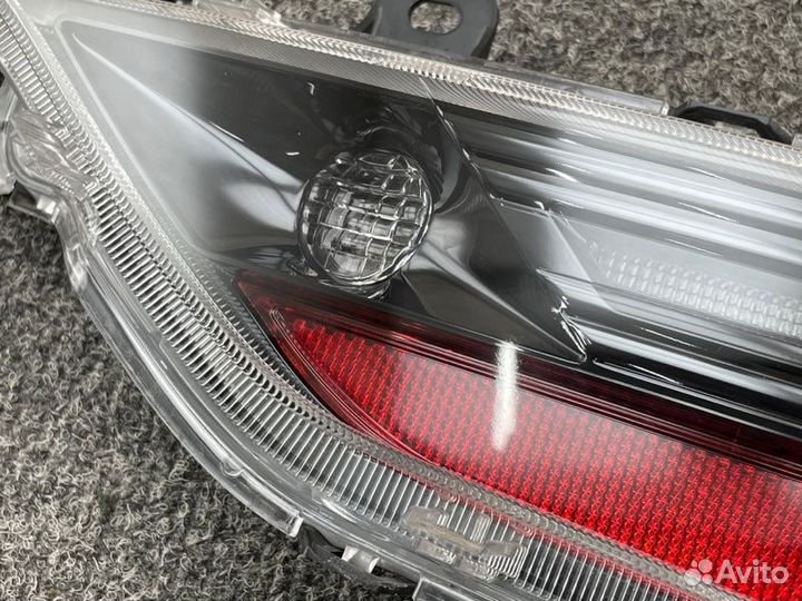 Стоп-сигнал задний правый Toyota Venza axuh85