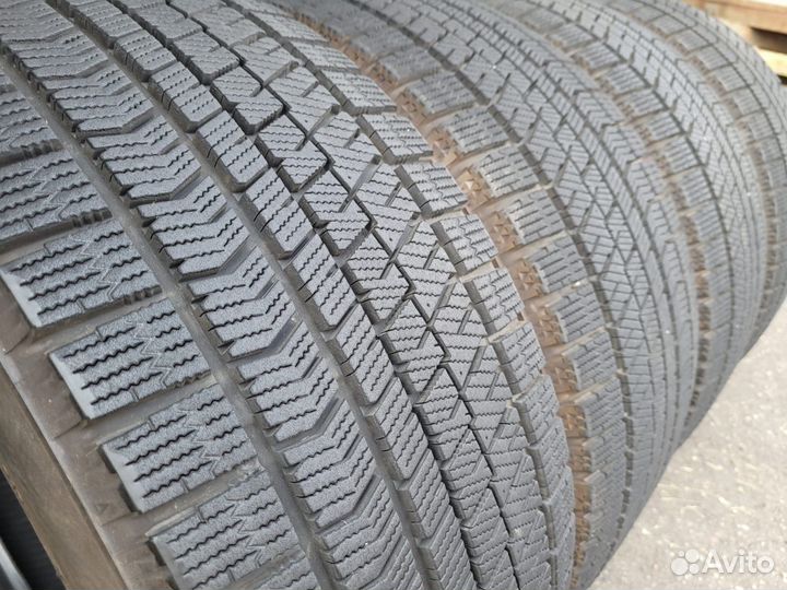 Комплект резины из Яаории 245/45/18 зима липучка