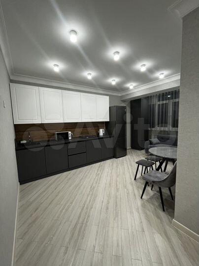 2-к. квартира, 73 м², 8/8 эт.