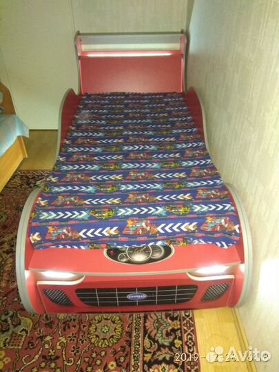 Детская кровать машинка с матрасом